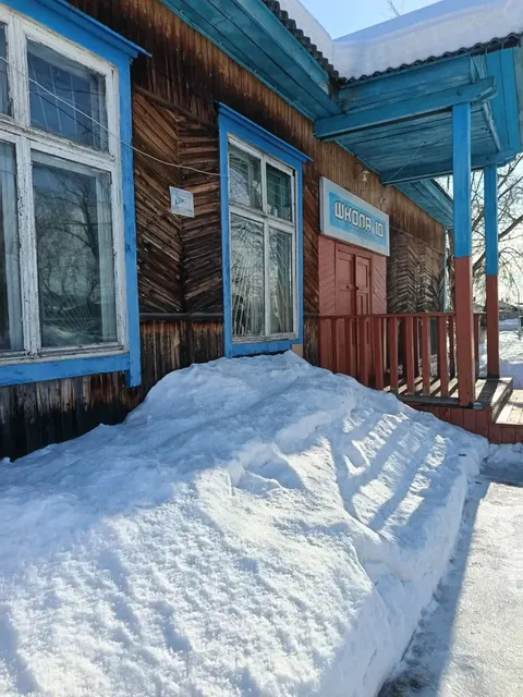 Комплекс объектов недвижимости: нежилое здание и земельный участок