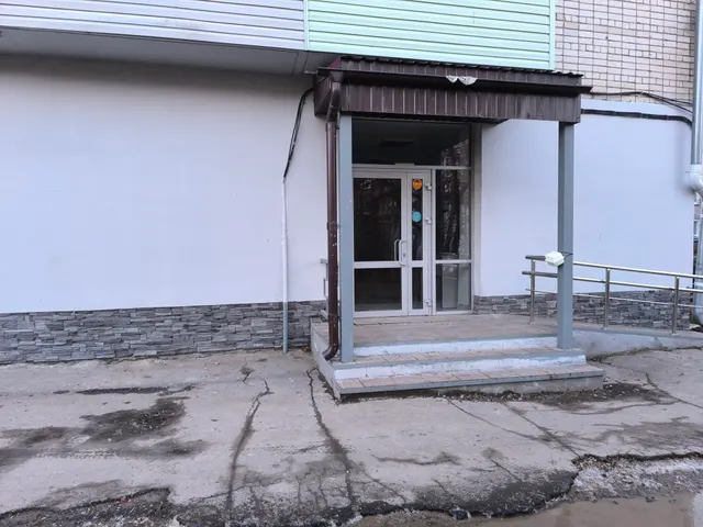 Нежилое помещение (магазин) площадью 113,5 кв.м., кад. №12:04:0870104:1284, по адресу: РМЭ, пгт. Медведево, ул. Коммунистическая, д.12