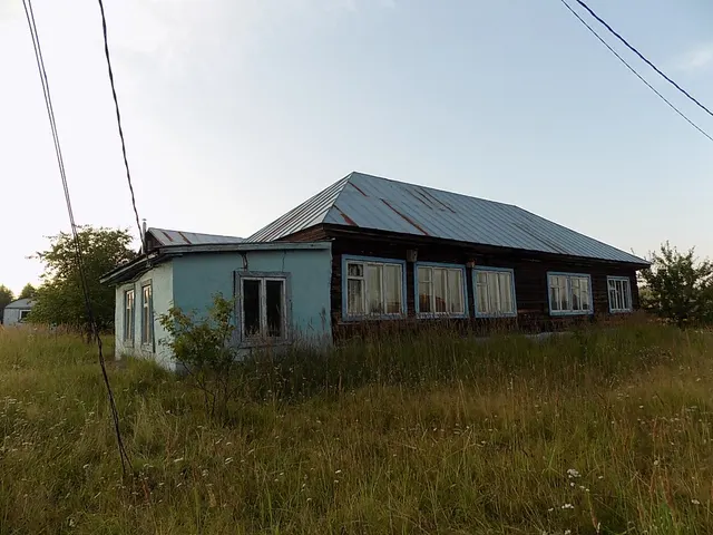 Нежилое здание школы, нежилое здание котельной с земельным участком, расположенные по адресу: Республика Башкортостан, Краснокамский район, с.Нижняя Татья, ул.Ленина, д.69