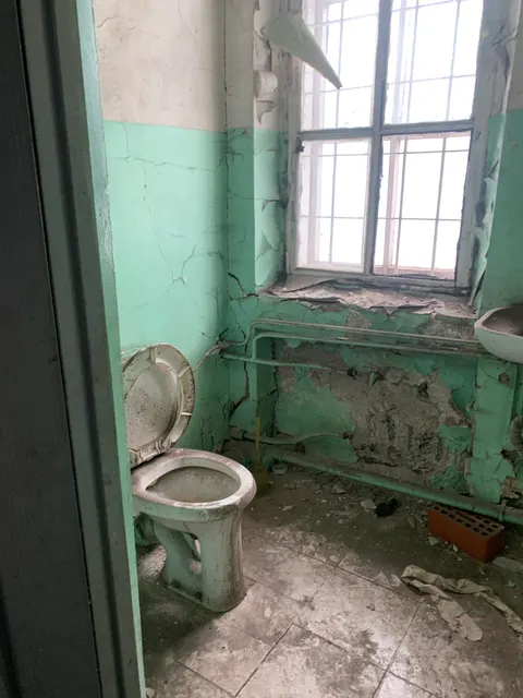 Склад, назначение: нежилое, площадь 1236,8 кв. м, количество этажей 1, в том числе подземных 0, кадастровый номер: 38:36:000022:14770 с земельным участком площадью 1250 +/- 12,38 кв. м, кадастровый номер 38:36:000022:869, вид разрешенного использования: под эксплуатацию здания склада, расположенные по адресу: Российская Федерация, Иркутская область, городской округ город Иркутск, город Иркутск, улица Ширямова, дом 10