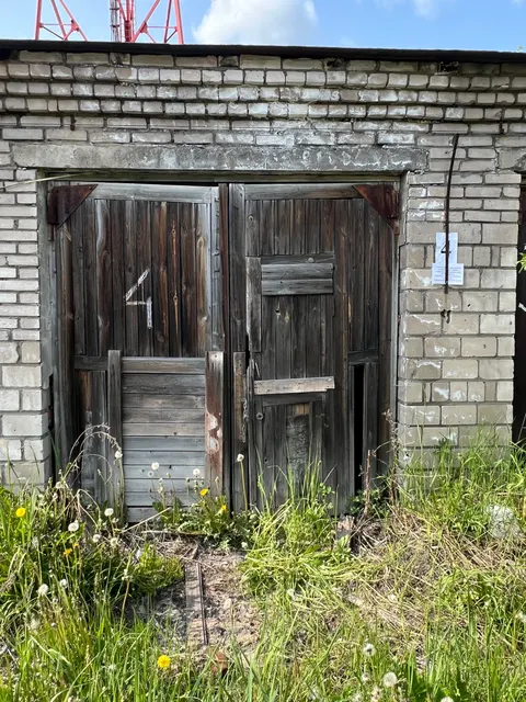 Гараж площадью 17,1 кв. м, с земельным участком