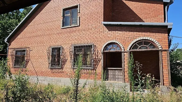 Продажа находящихся в федеральной собственности объектов недвижимого имущества: зданий общей площадью 250,2 кв. метра (кадастровые номера: 23:32:0902002:402, 23:32:0902002:459, 23:32:0902002:460), сооружения площадью 1,8 кв. м (кадастровый номер 23:32:0902002:458), одновременно с земельным участком площадью 2 144 кв. метра, местоположение: край Краснодарский, р-н Тихорецкий, с/о Архангельский, ст-ца Архангельская, ул. Советская, дом 63.