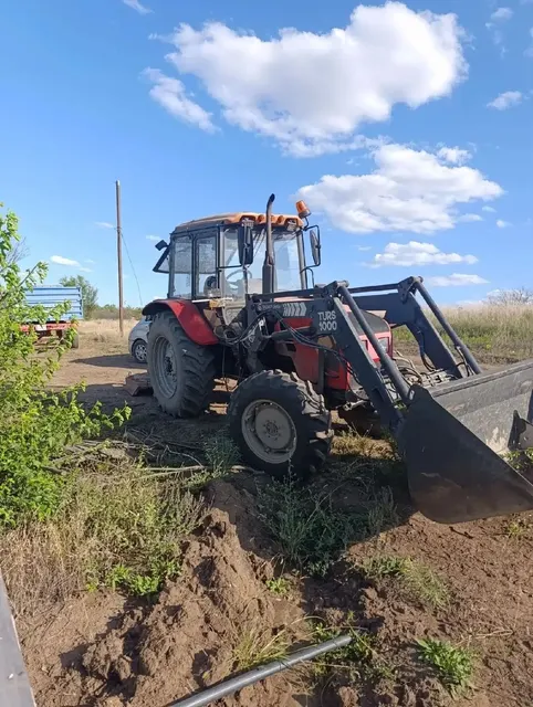 Трактор Беларус 952,3, 2020 г.в., г/н 61ОТ7182, заводской № Y4R900Z14L1100417, двигатель Д-245.5 S2, 091105, ПСМ BYKБ001671, пробег 219 339 км., цвет кабины – красный, в залоге, должник ООО Агрофирма Донецкая долина (ИНН 6145003060), (Поручение ТУ Росимущества в РО от 09.10.2026 № 61-1798-У). Адрес (местоположение): Ростовская область, г. Донецк, пер. Победы, д. 16.