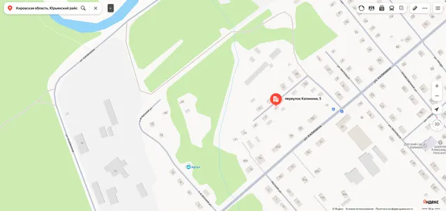Доля в праве общей долевой собственности (1/4 доли) на жилое помещение «квартира» площадью 36,5 кв.м., этаж № 1, кадастровый номер 43:38:280105:181, расположенное по адресу: Кировская область, Юрьянский район, пгт. Юрья, пер. Калинина, д. 5, кв. 1