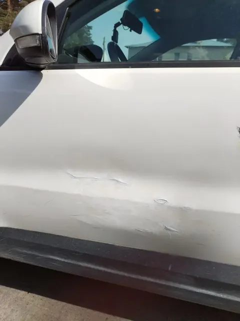 Транспортное средство Volkswagen Tiguan, 2010 года выпуска, цвет – белый, VIN XW8ZZZ5NZBG103087, государственный номер О425ВК29. Состояние ТС: повреждение лакокрасочного покрытия на переднем бампере, на левой передней двери, сколы и многочисленные очаги коррозии.