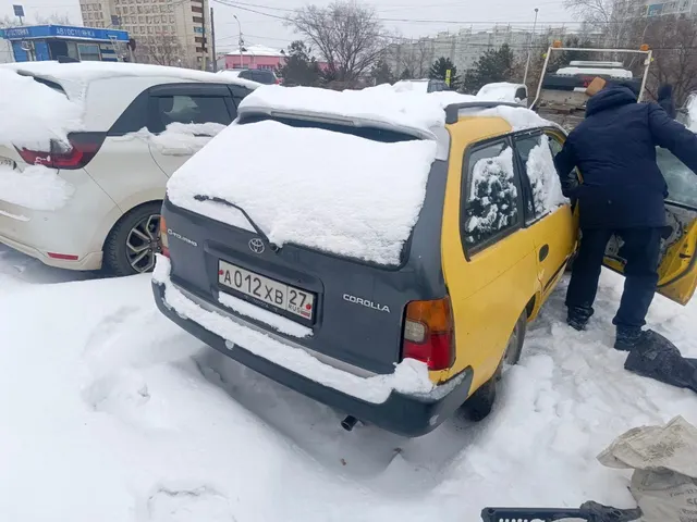 Автомобиль марки Toyota Corolla , А012ХВ27 г/н  , № кузова СЕ1090009800  , цвет желтый, отсутствует передний бампер правое и левое крыло