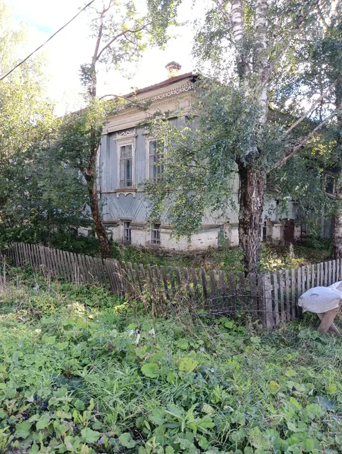 Нежилое здание и земельный участок по адресу: с. Кува, ул. Ленина, д. 4