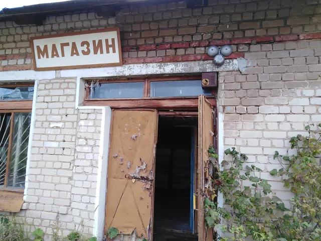 нежилое здание, кадастровый номер: 76:13:040409:173, площадь 317,1 кв.м., расположенное по адресу: Ярославская область, Ростовский район, п. Приозерный, д.36;
- земельный участок с кадастровым номером: 76:13:040409:153, площадь 1128 кв.м., вид разрешенного использования: для содержания нежилого здания (магазин), расположенный по адресу:
местоположение установлено относительно ориентира, расположенного в границах участка. Почтовый адрес ориентира: обл. Ярославская, р-н Ростовский, с/о Перовский, 
