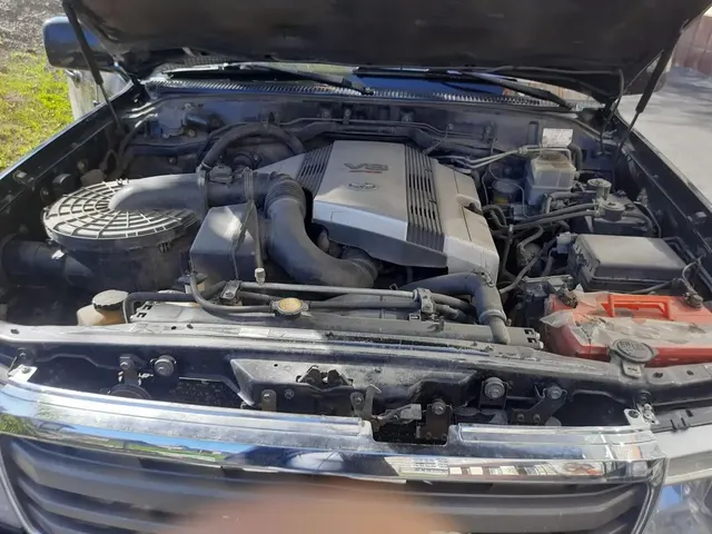 Автомобиль TOYOTA LAND CRUISER UZJ100L-GNAEKW, идентификационный номер (VIN) JTEHT05J402072055, марка, модель ТС TOYOTA LAND CRUISER UZJ100L-GNAEKW, наименование (тип ТС) легковой, категория ТС (А, В, С, D, прицеп) В, год изготовления ТС 2004, модель, № двигателя 2UZ9135521, шасси (рама) № JTEHT05J402072055, кузов (кабина, прицеп) № не установлен, цвет кузова (кабины, прицепа) черный, мощность двигателя, л.с. (кВт) 233,33 (175), рабочий объем двигателя, куб.см. 4664, тип двигателя бензиновый, па