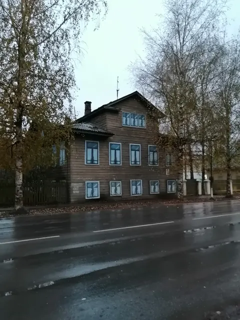 Нежилое здание 35:10:0103025:71, находящееся по адресу: Вологодская область, Великоустюгский район, г. Великий Устюг, ул. Красная, д. 82
