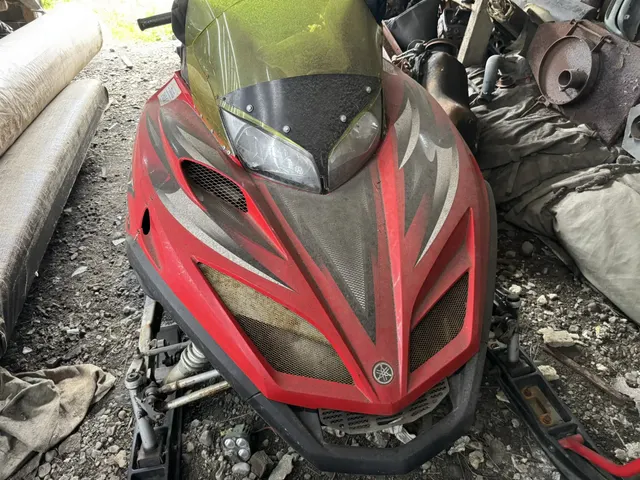 Снегоход марки "YAMAHA VENOM".
