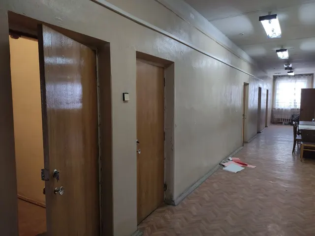 Нежилое помещение с кадастровым номером 37:08:050307:352, площадью 68,9 кв.м., расположенное по адресу: Ивановская область, р-н Комсомольский, г. Комсомольск, ул. Люлина, д. 16, пом. 75-79 (3 этаж, лит.А)