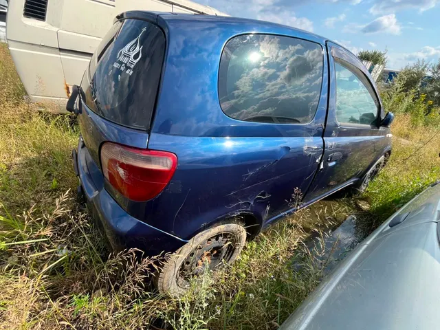 Автомобиль Тайота Витц, г/н М140АР774, 2001 г.в.