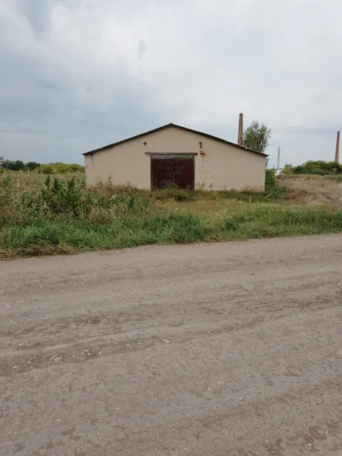 Нежилое помещение с кадастровым номером 54:23:050102:687 общей площадью 192,2 кв. м., наименование - склад, расположенное в подвале по адресу: Российская Федерация, Новосибирская область, м.о. Татарский, с. Новопервомайское, ул. Восточная, стр. 26, помещ. 2П.