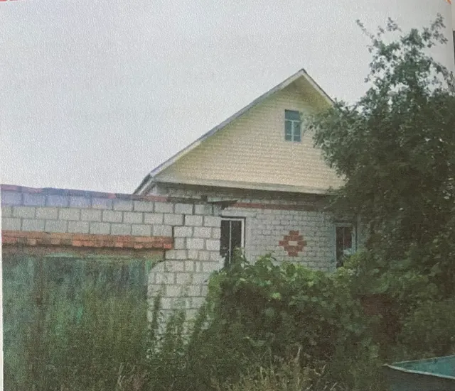 Нежилое помещение общей площадью 66 кв.м., расположенное по адресу: Брянская область, муниципальный  район Красногорский, городское поселение Красногорское, поселок городского типа Красная Гора, улица Космонавтов, дом 12, кадастровый номер 32:15:0261415:49, с земельным участком общей площадью 700 кв.м, категория земель: земли населенных пунктов, разрешенное использование: для ведения личного подсобного хозяйства, кадастровый номер – 32:15:0261415:25