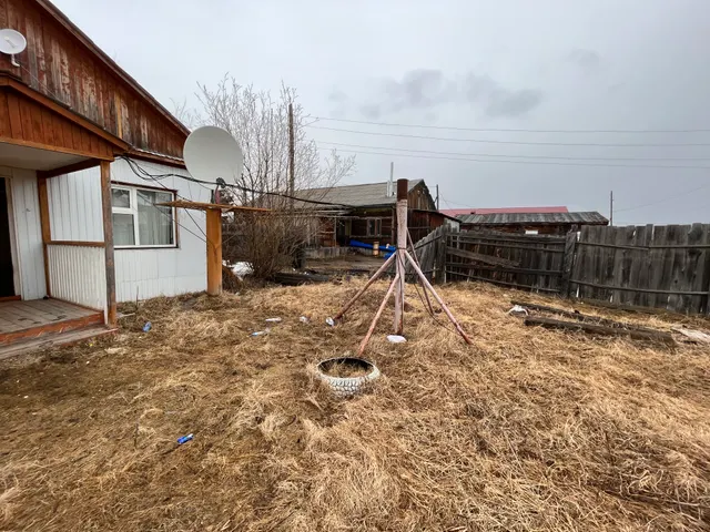 Административное здание с земельным участком