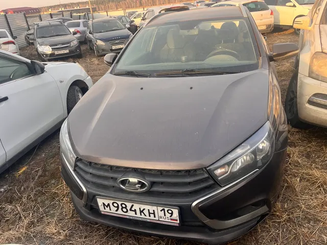 Легковой автомобиль универсал LADA GFK110 LADA VESTA, 2019 г.в., г/н M984KH19, VIN ХТАGFK110КY302437, номер кузова ХТАGFK110КY302437, номер двигателя 4055792, цвет коричневый. Начальная цена продажи 700 000 руб. Задаток 105050 руб.