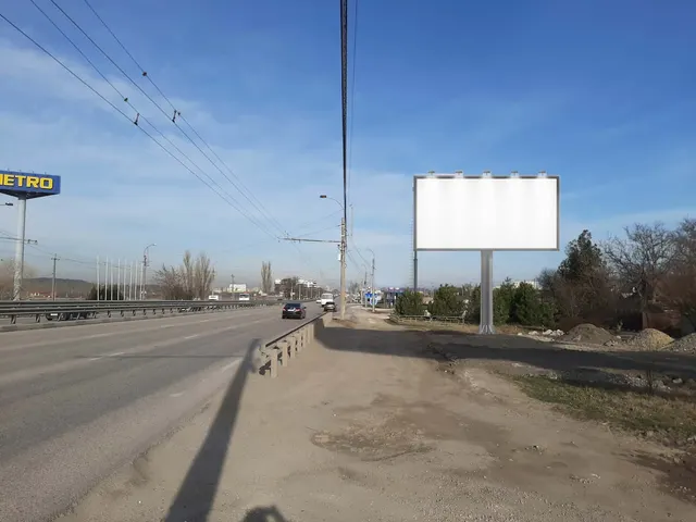 -отдельно стоящая рекламная конструкция;