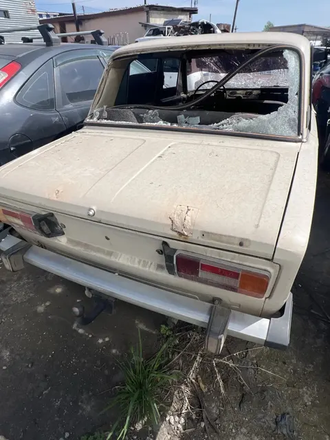 Автомобиль ВАЗ 21063, без г/н, 1992 г.в., VIN XTA210630P2949394, двигатель № 21011 2576368, цвет бежевый комплектность и состояние  не проверялась данное имущество обращено в доход государства, находится в г. Ужур (Документы, ключи отсутствуют)