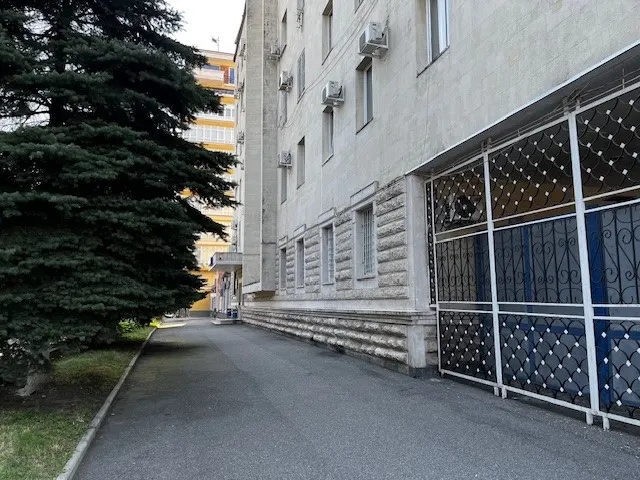 Объект аренды, площадь 165,1 кв. м., номера на поэтажном плане 6 этажа: 15,16(ч.1),16(ч.2),16а,16б,17,18,19, адрес (местонахождение) объекта: Республика Северная Осетия-Алания, г Владикавказ, пр-кт Коста, д 134
