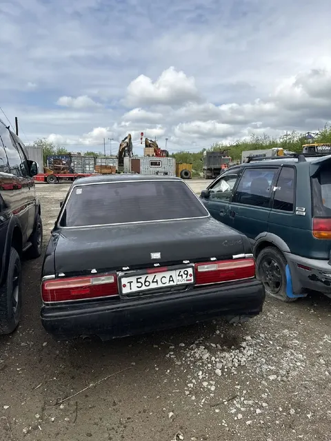Автомобиль марки Ниссан Цедрик («NISSAN CEDRIC»),                                   гос. знак: Т564СА49                                       Год выпуска: 1996  Цвет: черный           Номер кузова: PY31370043 (документы отсутствуют, ключи отсутствуют)