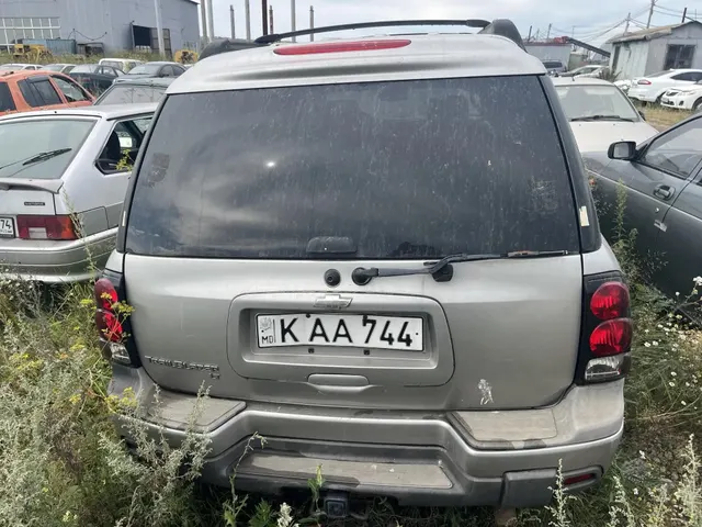 Транспортное средство CHEVROLET TRAIL BL, 2004 года выпуска, VIN - 1GNET16P446158200, регистрационный номер KAA744 с комплектом ключей; копия пассажирской таможенной декларации № 10102090/221120/С035661; копия иностранного свидетельства о регистрации № 126202145; копия договора безвозмездного пользования транспортным средством от 12.10.2019
