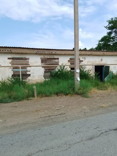 Земельный участок общей площадью 276 кв. м, с к.н. 30:07:240102:83, с расположенным на нем объектом недвижимого имущества – автошкола, к.н. 30:07:240102:2551, площадь 226 кв.м., по адресу: Астраханская область, Лиманский район, п. Лиман, ул. Пушкина, 2