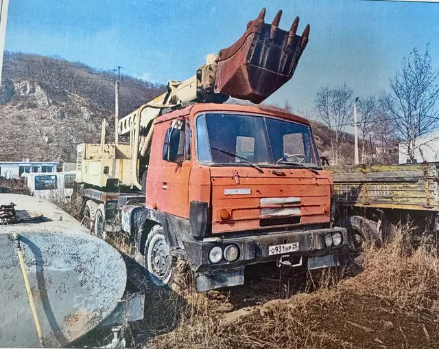 Движимое имущество: транспортное средство марка TATRA УДС, наименование: грузовой - самопогрузчик, ПТС – 25 BX 191263, идентификационный № - отсутствует, № двигателя (двигателей) - 87153, № шасси (рама) - 22051, № кузова (кабины, прицепа) - отсутствует, цвет кузова (кабины, прицепа) - оранжевый, год выпуска - 1990, регистрационный знак – О 931 НР