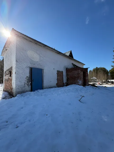 Нежилое здание, местонахождение: Республика Коми, г. Сосногорск, тер. Пожнинское участковое лесничество, д. 37/1, площадь 60,5 кв.м., кадастровый номер 11:19:0301001:4647 земельный участок под ним: местонахождение:  Республика Коми, г. Сосногорск,  тер. Пожнинское участковое лесничество, з/у 37/1, площадь 192 кв.м., кадастровый номер 11:19:0301001:5019