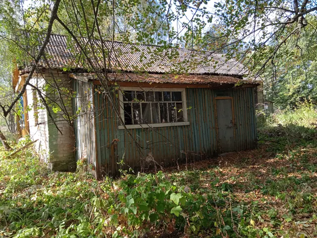 Нежилое здание с земельным участком по адресу: Ярославская область, Первомайский район, д.Менчаково, ул. Молодежная, д.3