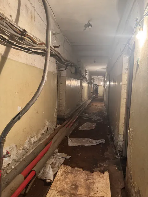 Нежилое помещение площадью 353,2 кв.м. Кадастровый номер: 66:61:0210005:1559 Адрес: Свердловская область, г. Серов, ул. Заславского, д. 15/6, нежилое помещение № 4, номера отдельных комнат по плану: цоколь - №№ 28-34, №№ 36-48