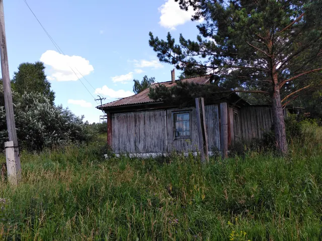 Земельный участок общей площадью 531 кв.м, с кадастровым номером 42:02:0110015:2199, с расположенным на нем объектом недвижимого имущества – нежилое здание общей площадью 50 кв.м., с кадастровым номером 42:21:0000000:2189, по адресу: Кемеровская область - Кузбасс, Гурьевский муниципальный округ, п. Раздольный, 1-й микрорайон, улица Молодежная, земельный участок 51