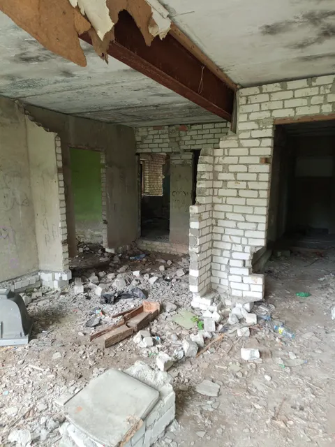 Нежилое здание по адресу: Брянская область, Брянский район, д. Молотино, ул.Школьная   и земельный участок категория земель: земли населенных пунктов, вид разрешенного использования: для ведения личного подсобного хозяйства (кадастровый номер 32:02:0060802:287)