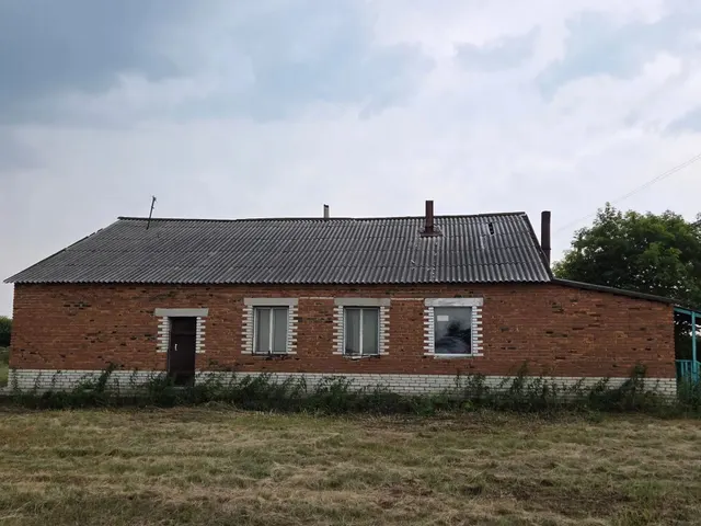 Здание, назначение: нежилое, площадь: 175,1 кв.м., этаж: 1, кадастровый номер: 45:16:041101:125, расположенное по адресу: Россия, Курганская обл, Притобольный р, д. Ершовка,  ул. Молодёжная, дом 20; - земельный участок с кадастровым номером 45:16:041101:97, площадь 420 кв. м,
