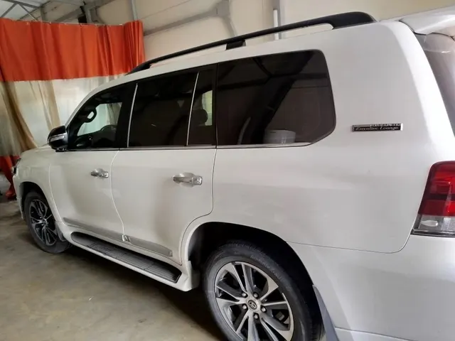 Легковой автомобиль Toyota Land Cruiser 200, 2020 г.в., г/н Т085ОС161, VIN JTMCV02J204308073, белого цвета, на ходу, должник ООО СМР-1 (ИНН 6155069599), (Поручение ТУ Росимущества в РО от 27.08.2026 № 61-1402-У). Адрес (местоположение): Ростовская область, г. Шахты, ул. Советская, 187/189.