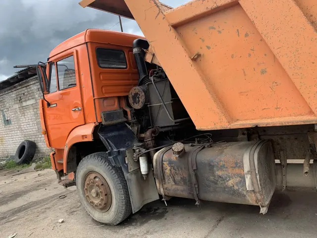 Грузовое транспортное средство Камаз 6520, 2006 года выпуска, цвет - оранжевый, VIN XTC65200061120527, государственный номер M524HK29.