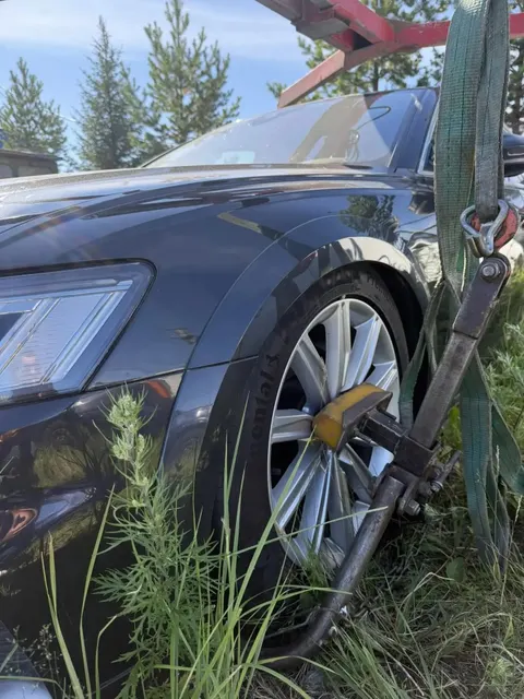 Автомобиль марки "Audi A6 Allroad Quattro", г.р.з С003АТ89 ТС обременено ЗАЛОГОМ, который остается на имуществе, согласно ГК РФ (покупатель оплачивает залог самостоятельно). ТС имеет ограничения ФССП на регистрационные действия (ключи и документы отсутствуют, техническое состояние не проверялось, пробег не известен). Имущество продается в том виде, в каком оно есть, в случае продажи возврату/обмену не подлежит. За скрытые дефекты имущества Продавец ответственности не несет.