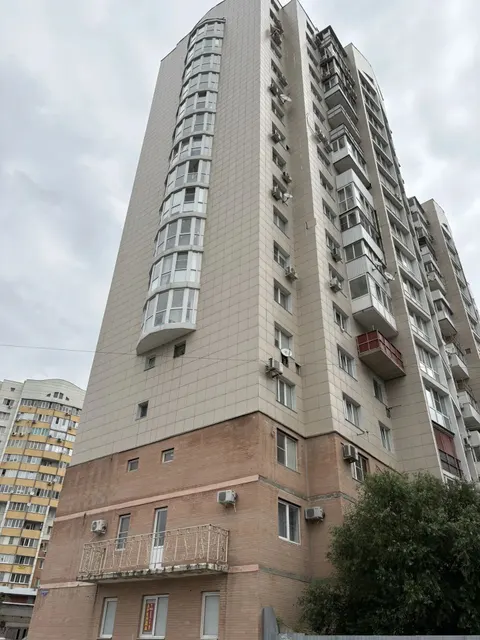 Залоговое имущество должника Абдуллаевой А.А.: квартира, вид объекта недвижимости: помещение, назначение: жилое, площадь 63,6 кв.м., этаж № 17, кадастровый номер 26:33:150314:739, ограничение прав и обременение объекта: ипотека в силу закона, запрещения регистрации, адрес: Российская Федерация, Ставропольский край, г.о. город-курорт Пятигорск, г. Пятигорск, ул. Первомайская, д. 2, к. 2, кв. 87б.Начальная продажная цена 6 767 619,76 рублей. Сумма задатка 330 000 рублей.