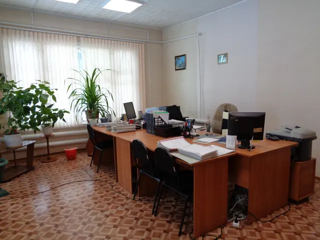Помещение общей площадью 29,9 кв.м, с кадастровым номером 70:03:0101003:3351, расположенное по адресу: Томская область, Бакчарский район, с. Бакчар, ул. Ленина, д. 51.