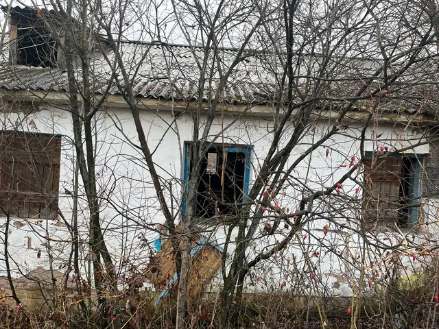 Земельный участок с объектом недвижимости по адресу:Иркутская область,  г. Усть-Кут, ул. 2-ая Геофизиков, д. 5