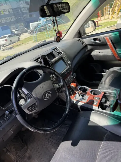 Легковой автомобиль TOYOTA HIGHLANDER, 2013 г.в., г/н О679ХУ154, VIN: JTEES42A902221612, цвет черный (залог)