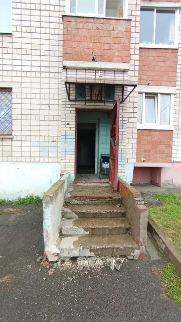 Нежилое помещение площадью 69,8 кв.м с кадастровым № 18:26:050794:1085, расположенного  на 1 этаже многоквартирного дома с кадастровым № 18:26:050794:31 по адресу: Удмуртская Республика, г. Ижевск, ул. Степана Разина, 67.