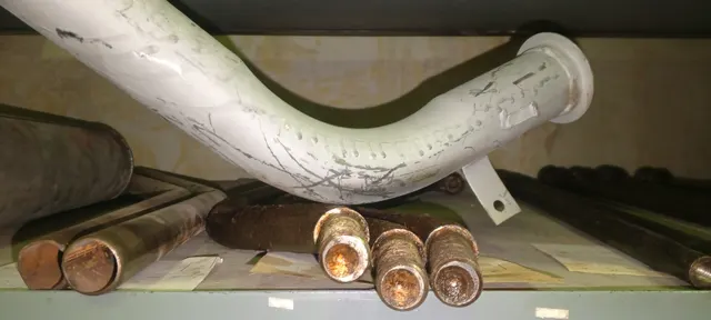 Движимое военное имущество (кроме вооружения и боеприпасов): а) запасные части к автомобильной технике. Перечень имущества, подлежащего реализации указан в Приложении №1.