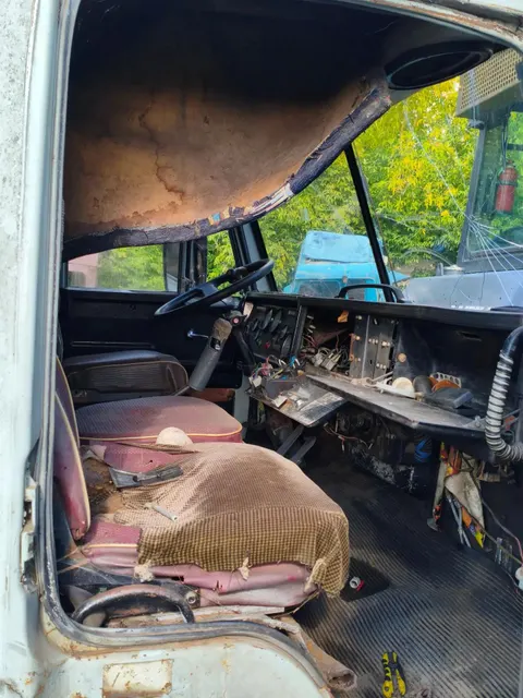 Лот №9 грузовая машина КАМАЗ, г/н Н522СР37, ключи и документы отсутствуют, имущество бывшее в употреблении, отсутствует VIN номер, работоспособность не проверялась, регистрационный номер АС ПИБИ 37-005402-1