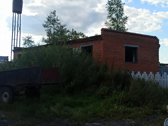 1) Здание, назначение: нежилое, 1-этажный (подземных этажей-0), общая площадь 134,6 кв.м., кадастровый номер: 72:02:0407019:371; 2) Земельный участок, категория земель: земли населенных пунктов, вид разрешенного использования: коммунальное обслуживание, площадь 245 кв.м., кадастровый номер: 72:02:0407019:613