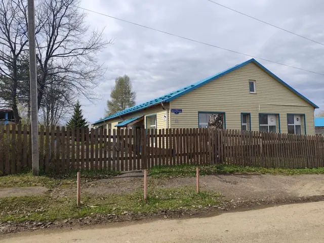 Нежилое здание, общей площадью 385,1 кв.м., кадастровый номер 59:20:0010204:9, расположенное на земельном участке с кадастровым номером 59:20:0010204:2 общей площадью 3475 кв.м., по адресу: Пермский край, Ильинский муниципальный округ, п. Ильинский, ул. Пролетарская, д.8.
