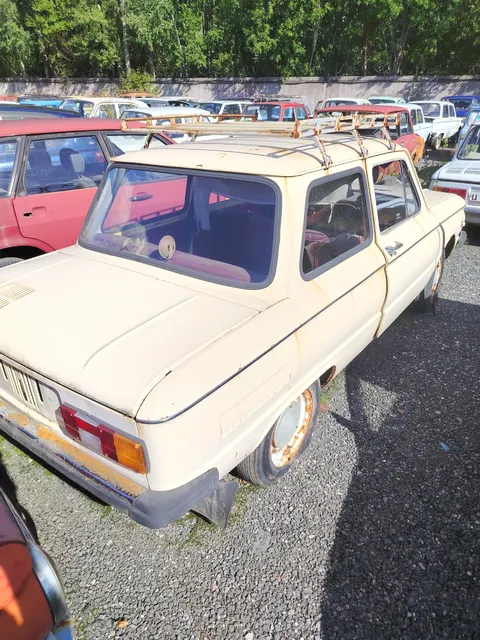 Автомобиль «ЗАЗ 968М» желтого цвета, без государственного регистрационного знака
