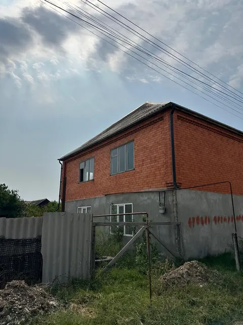 Жилой дом, площадью 306,8 кв.м, кадастровый номер 20:04:0401007:1238; Земельный участок (для индивидуального жилищного строительства), площадью 1600 кв.м, кадастровый номер 20:04:0401007:1186