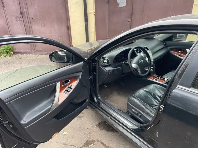 Легковой автомобиль Toyota Camry