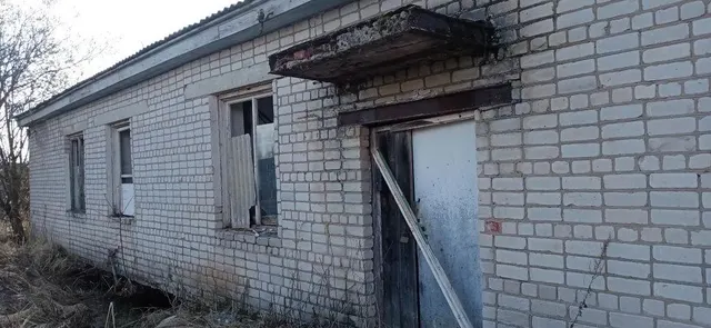 нежилое здание с земельным участком по адресу: Ярославская область, Первомайский муниципальный округ, д.Костромка, ул.Садовая, д. 9